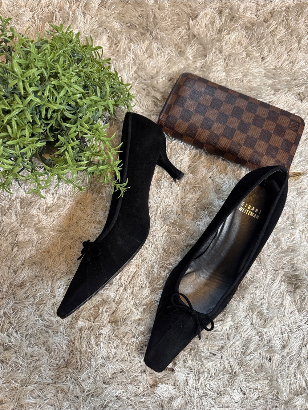EUC Vintage Stuart Weitzman Black Suede Pointed-Toe Low Heel Pumps with Bow 7.5